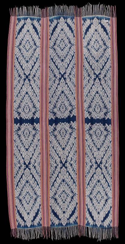 Man's lower body wrapper (mau, selimut)