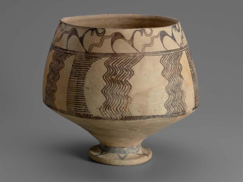 Footed bowl with bulls