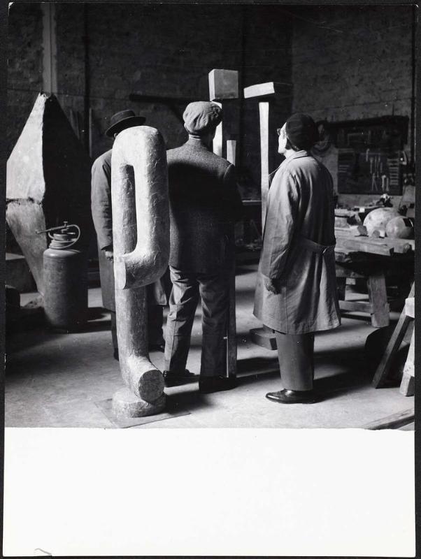 Isamu Noguchi at Nicci Foundry, Rome