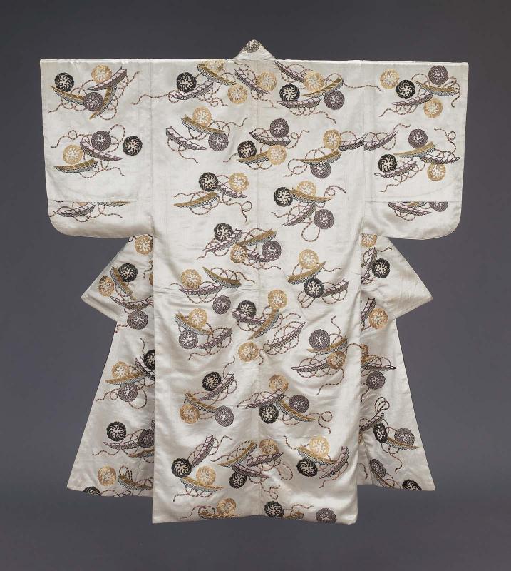 Noh costume (nuihaku)