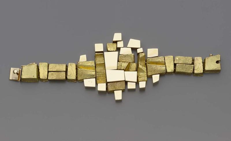 Bracelet composed of geometric links