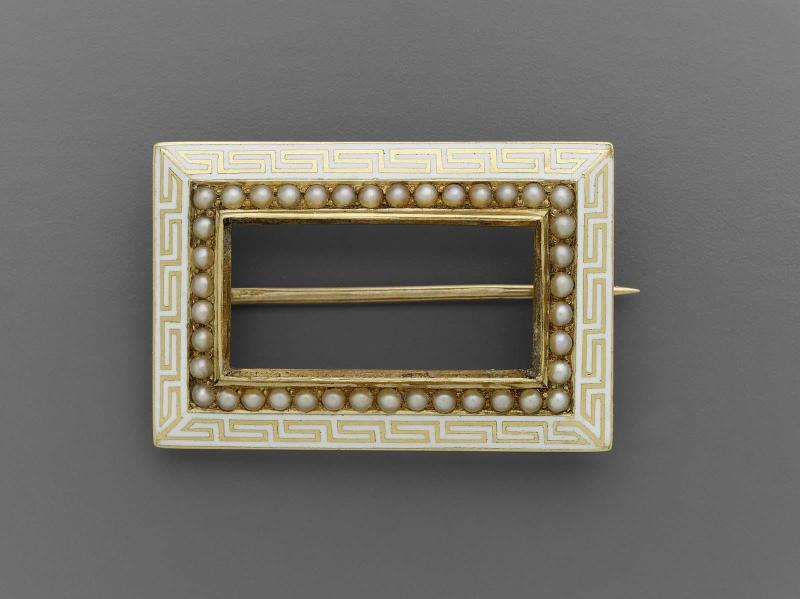 Rectangular brooch with key pattern
