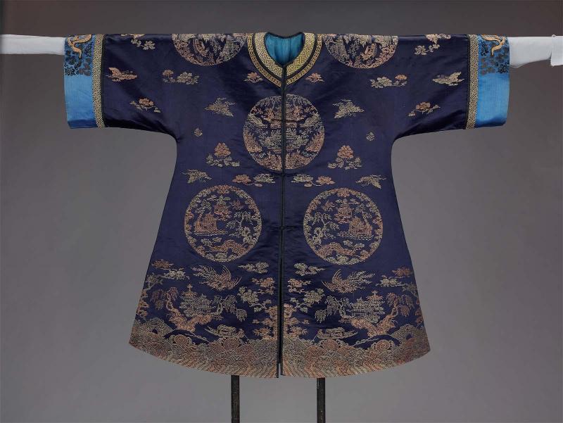Woman's domestic semi-formal coat (waitao)