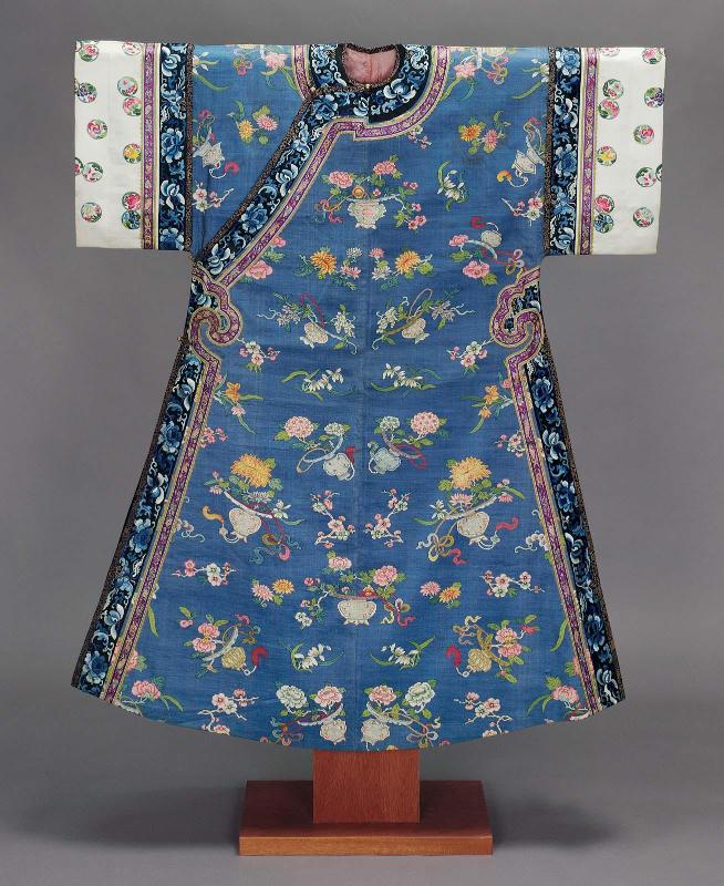 Woman's domestic semi-formal robe (pao)