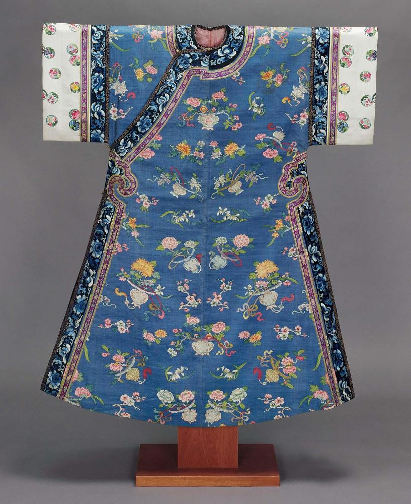 Woman's domestic semi-formal robe (pao)