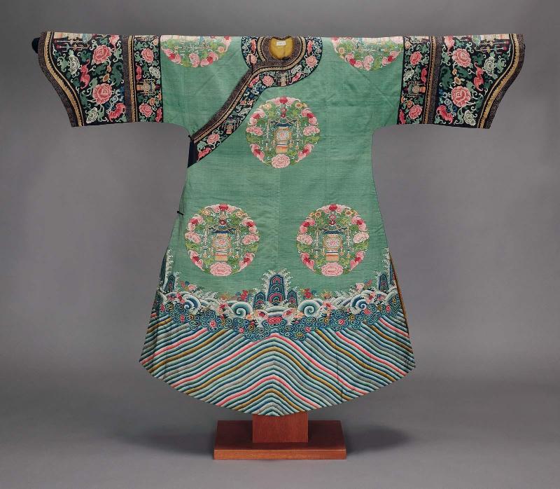 Woman's domestic formal robe (pao)