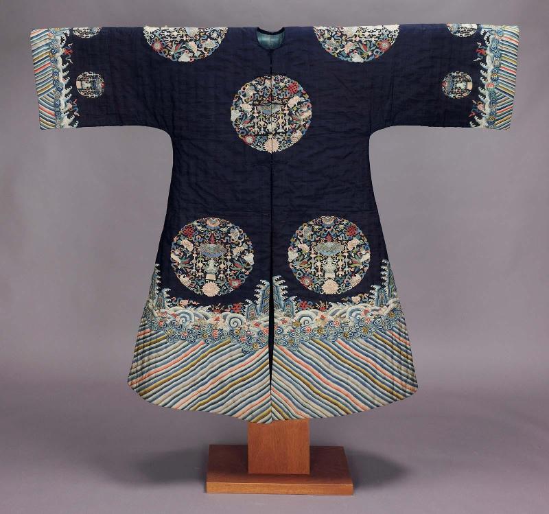 Woman's domestic formal surcoat (gua)