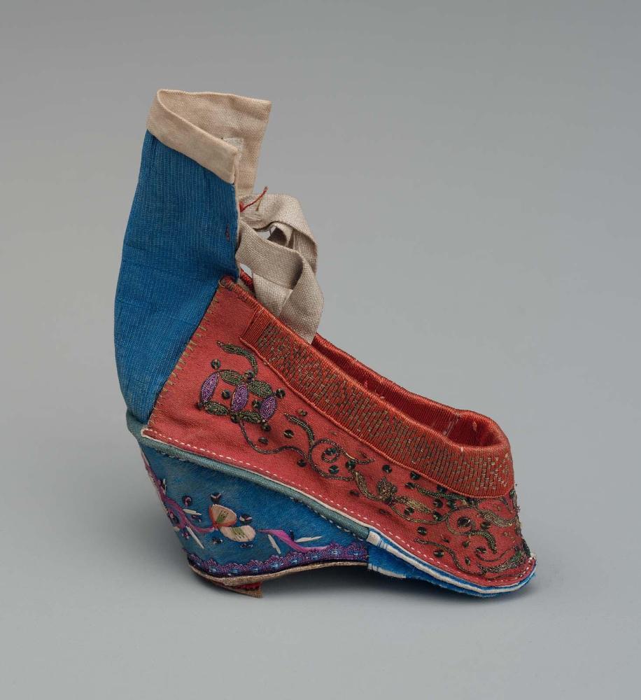 Woman's shoe (gong xie)