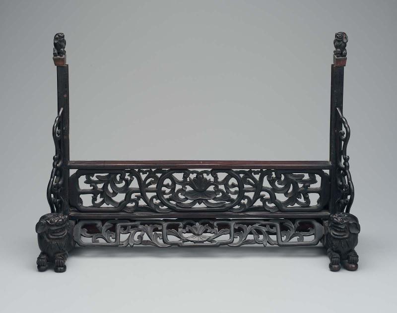 [One part of] Decorative screen with knotted cording on lacquered stand