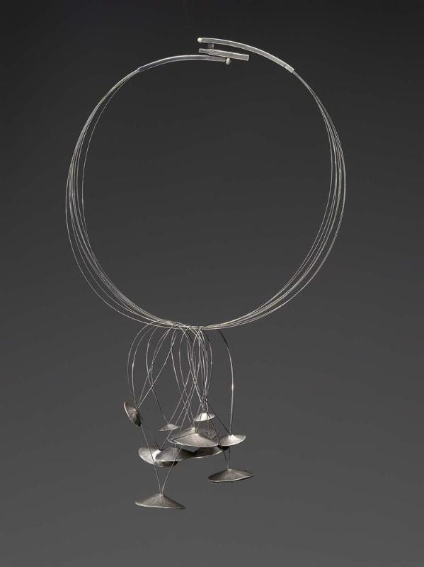 Torque with pendant discs on wire