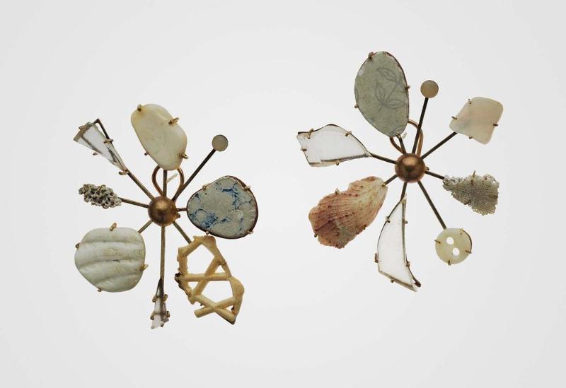 Pair of earrings