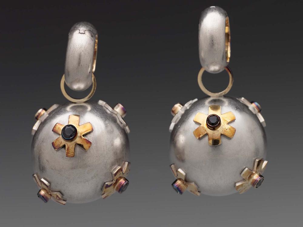 Pair of earrings