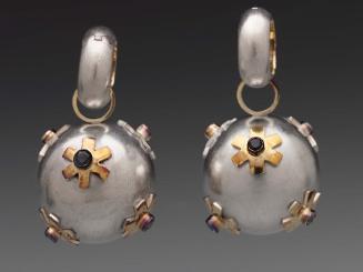 Pair of earrings