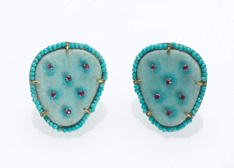 Pair of earrings