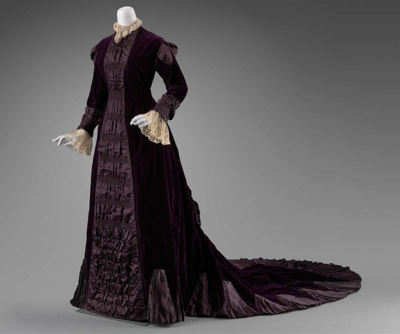 Woman's dress (with train)