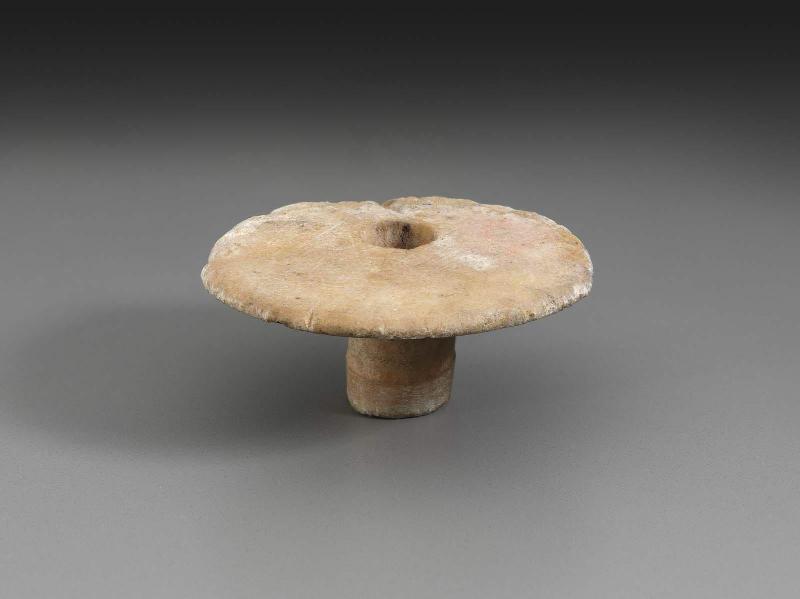 Cover of a perfume jar (alabastron 80.615)