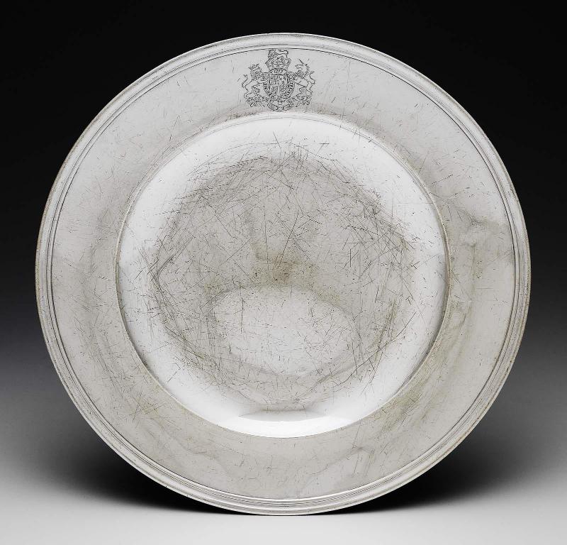 Large serving dish