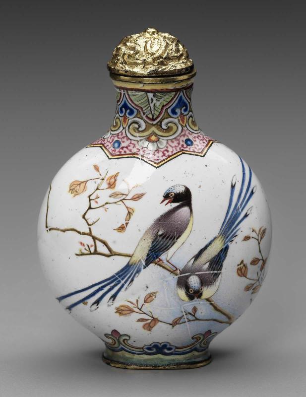 Beijing copper-bodied snuff bottle with enamel decoration of birds and flowers