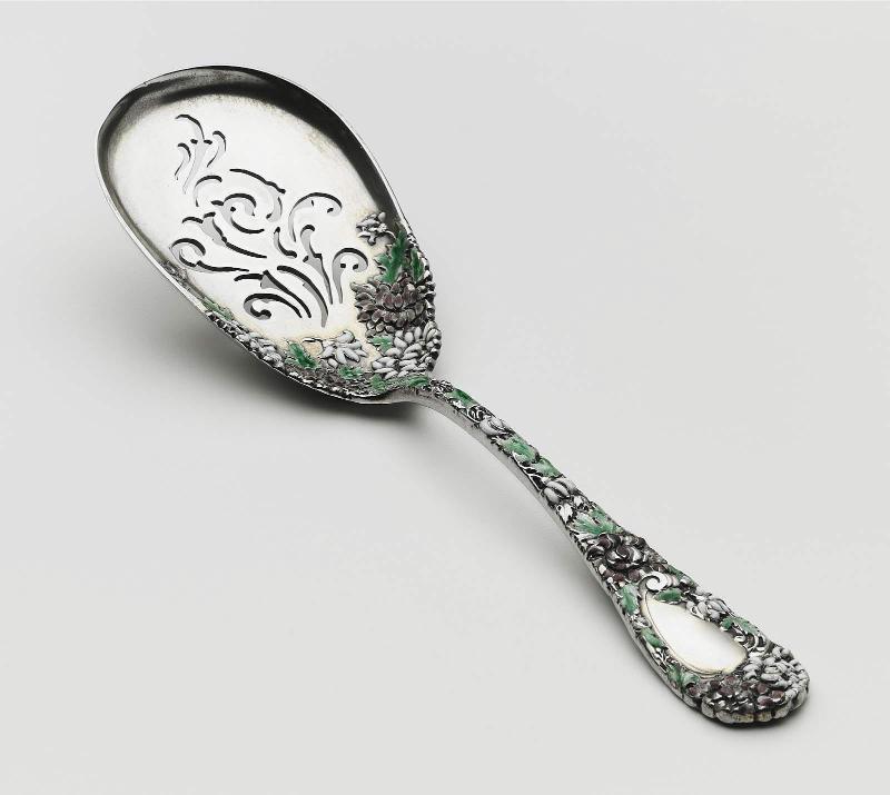 Chrysanthemum pierced serving spoon