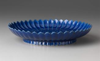 Chrysanthemum-shaped plate