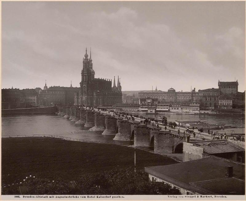 Dresden, altstadt mit Augustusbrucke vom Hotel Kaiserhof