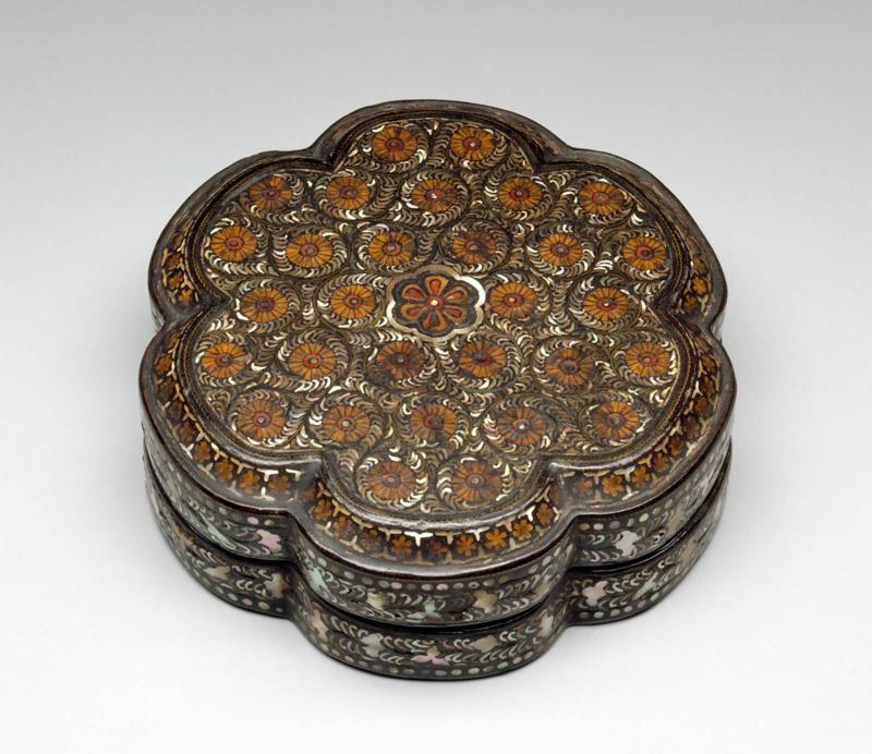 Flower-shaped box with stylized chrysanthemums