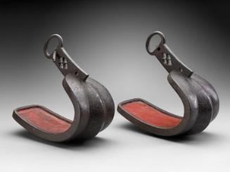 Pair of stirrups with design of wagon wheels and waves