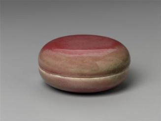 Seal paste box decorated with jiangdouhong (peachbloom) glaze