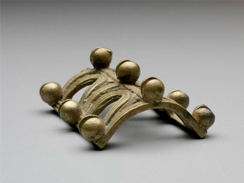 Gold Weight in the form of a Shield with Wicker or Raffia Work