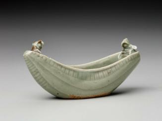 Boat-shaped water vessel with hardwood lid