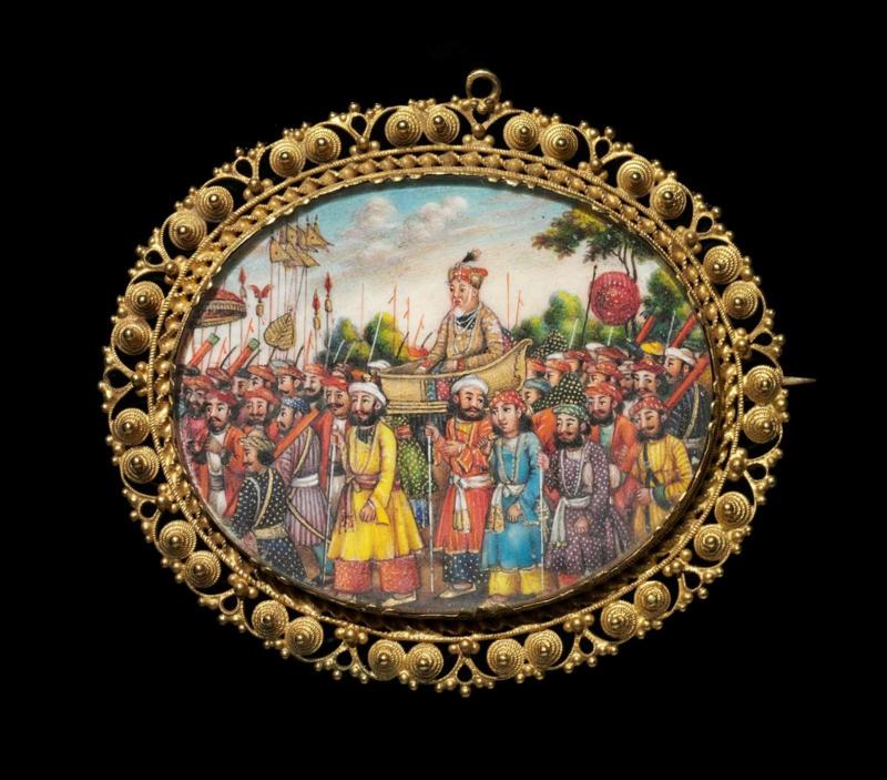 Painted miniature pendant/brooch
