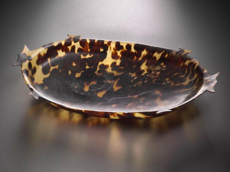 Women's money in the form of a dish (toluk)