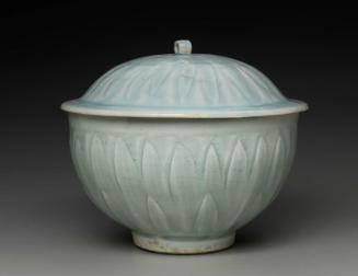 Covered bowl with lotus-petal design