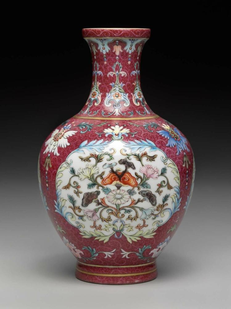 Vase with overglaze enamel decoration of auspicious flowers in cartouches