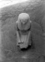 K III, Lady Sennuwy emerging,  13-12-371 (MFA 14.720), towards N
