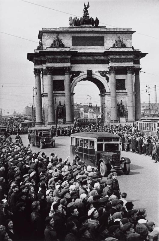 Reception for foreign dignitaries, Triumph Arch, near Belarus Station, Moscow