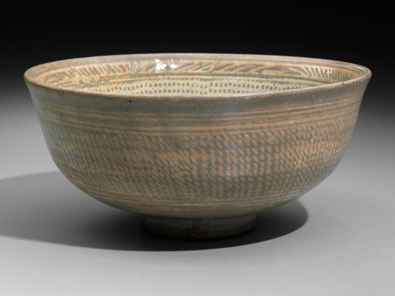 Bowl with chrysanthemum and rope-curtain patterns