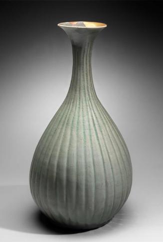 Pear-shaped bottle with trumpet-shaped mouth