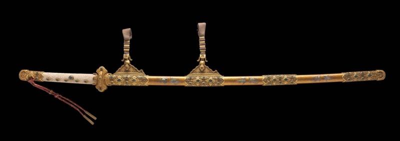 Mounting for a sword of the tachi type with decoration of phoenixes