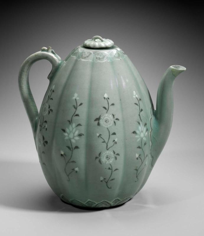 Melon-shaped ewer with inlaid peony and chrysanthemum