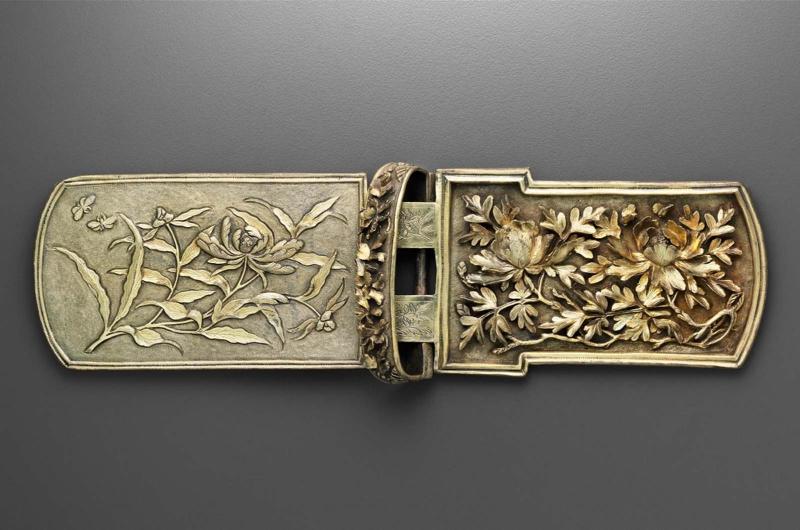 Belt ornament with chrysanthemum design