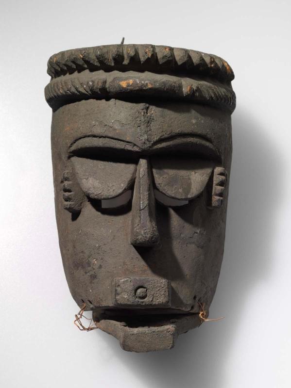 Mask with hinged jaw