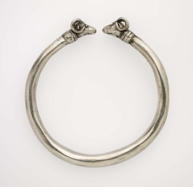 Bracelet with ram head terminals