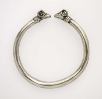 Bracelet with ram head terminals