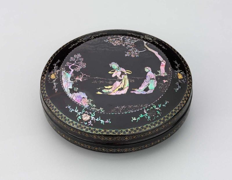 Incense Box- Lady And Attendant