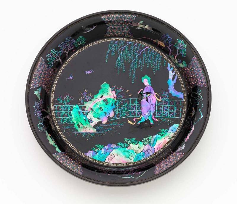 Lacquer with inlaid mother-of-pearl dish