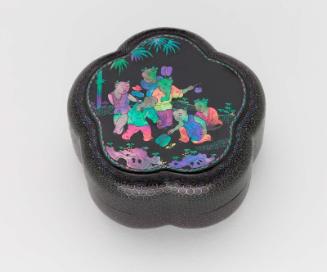 Plum-blossom shaped covered box