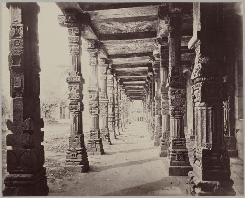 Colonnade of Hindoo Pillars at the Kuture/Delhi