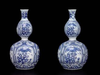 Pair of double gourd-shaped bottles