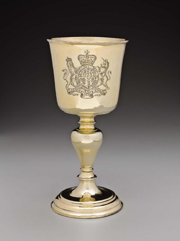 Standing cup